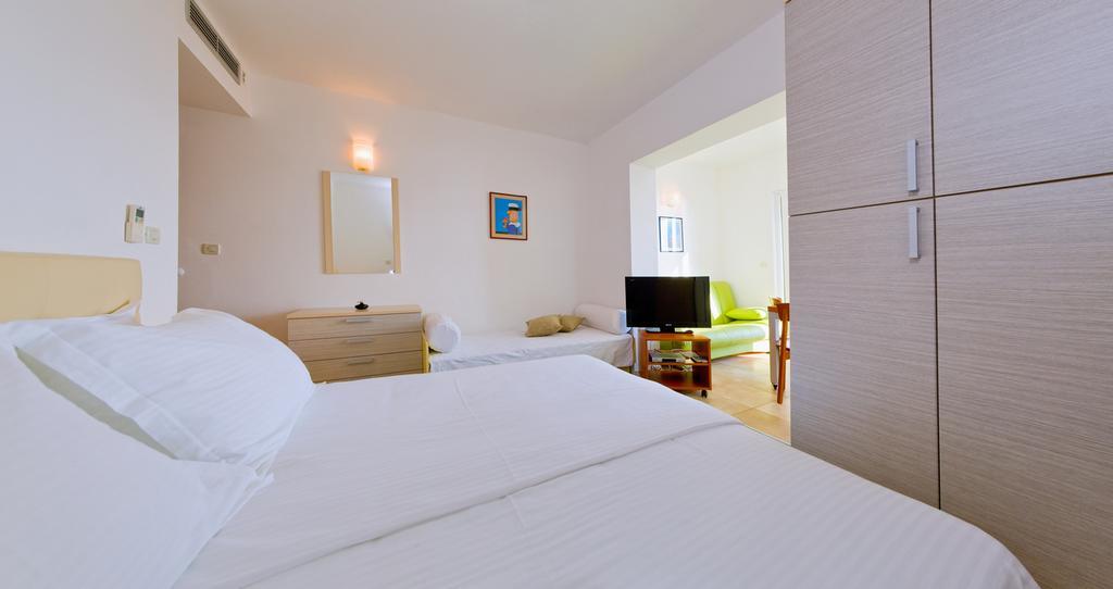 Apartments Villa Medic Brela Eksteriør billede