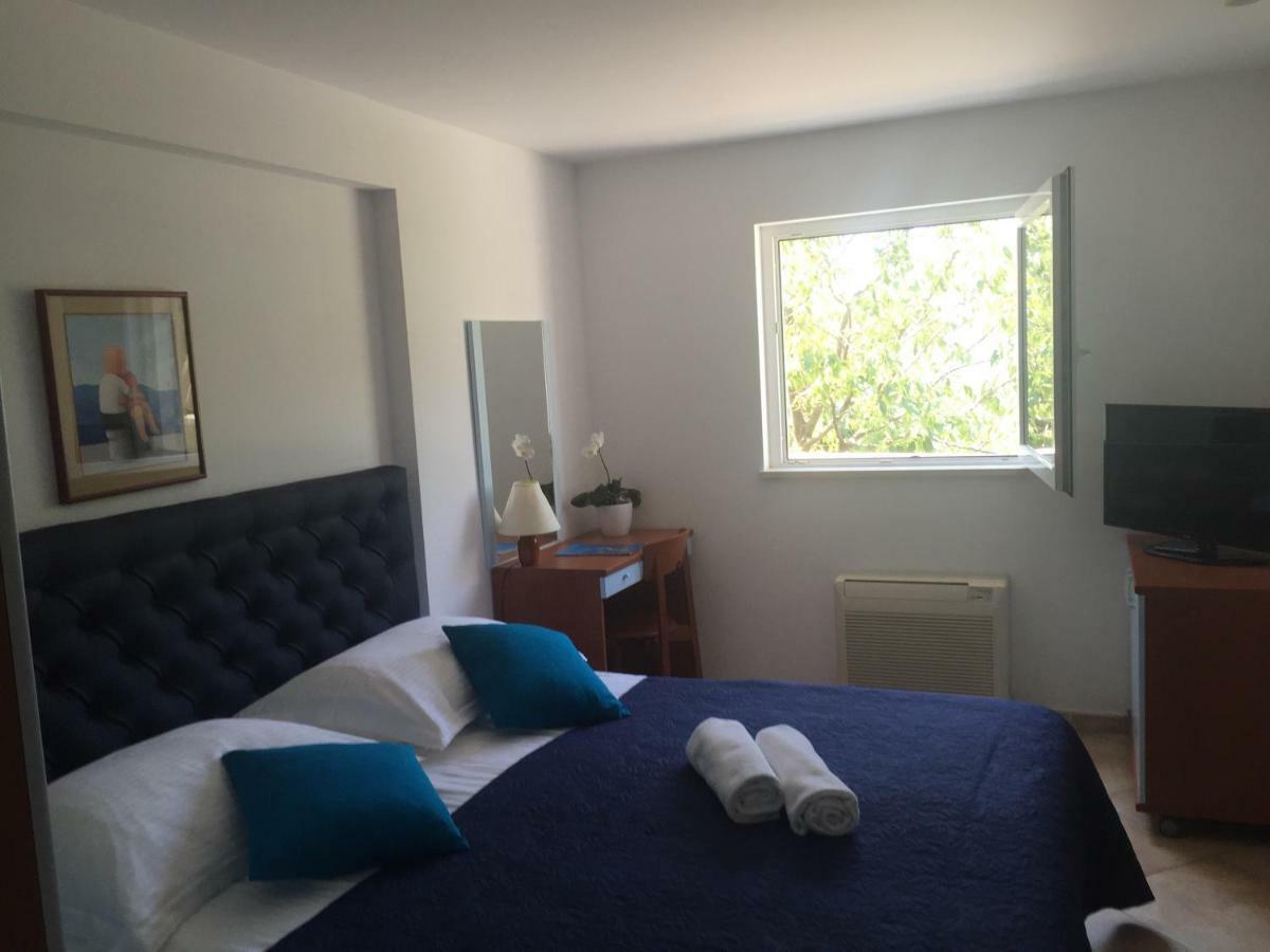 Apartments Villa Medic Brela Eksteriør billede